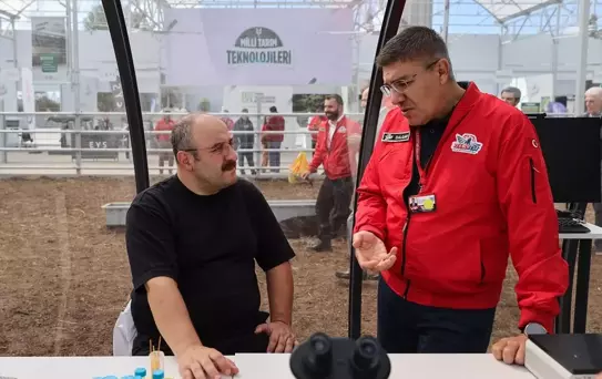 Varank, TEKNOFEST'te Akıllı Tarım Alanını Ziyaret Etti