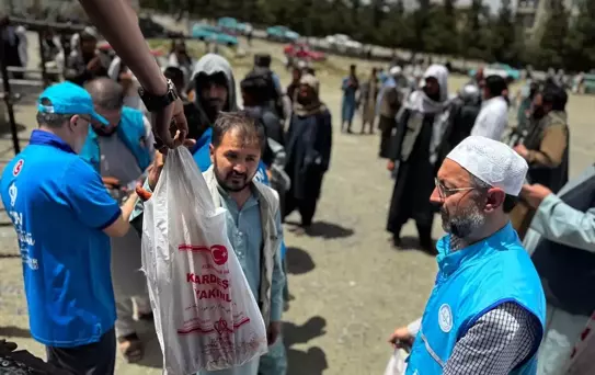 TDV'den Afganistan'da Kurban Eti Dağıtımı