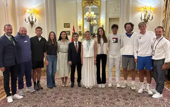 Büyükelçi, Wimbledon'daki Türk Sporcuları Ağırladı