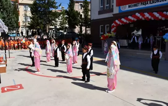 Vezirköprü'de İlköğretim Haftası Töreni