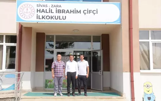 Zara'da İlkokul Öğrencilerine Kırtasiye Hediyesi