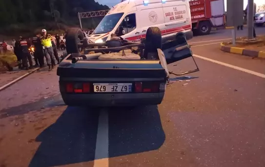 Alaplı'da Jandarma Aracına Çarpan Sürücü Yaralandı