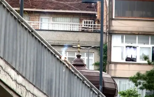 Maltepe Metro İstasyonu'ndaki Kaynak İşlemi Trafiği Tehdit Etti