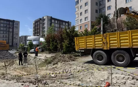 Balıkçı Kenan, boynuna astığı balıklarla Ekrem İmamoğlu'nu protesto etti