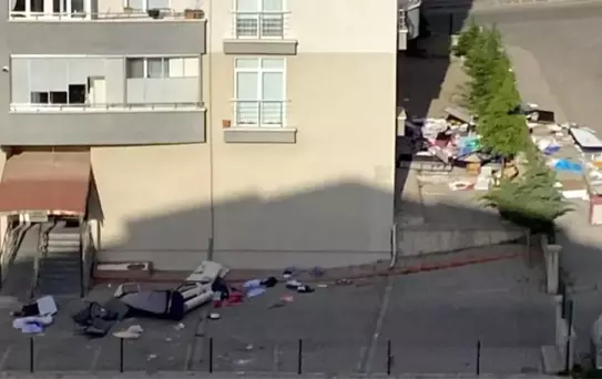 Nevşehir'de Sinir Krizi Geçiren Şahıs Balkonundan Eşya Attı