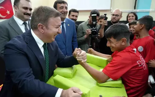 Erzincan'da 'Değer Erzincan' Projesi ile Spor Salonu Açılışları Yapıldı