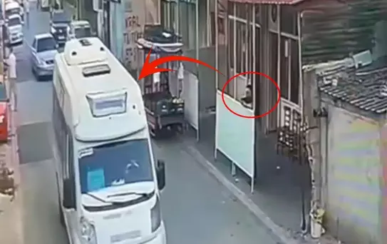 Bindiği dolmuştan ateş açıp husumetlisini vurdu; o anlar kamerada