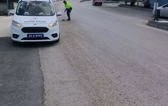 Traktörden Düşen Yemler Trafiği Aksattı