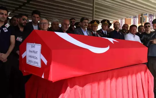 Şehit Jandarma Astsubay Emre Polat memleketi Sivas'ta kılınan cenaze namazının ardından toprağa verildi