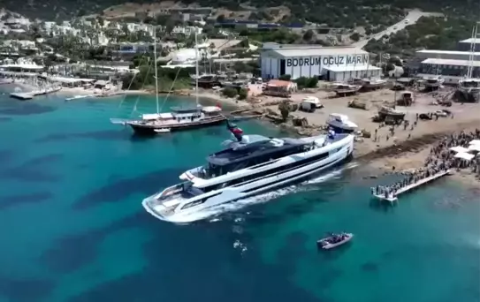 Bodrum'da 1,2 Milyar TL Değerinde Süper Lüks Yat Denize İndirildi