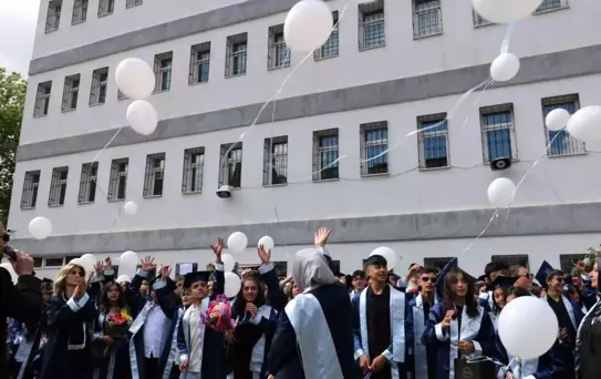 Öğrenciler Gazze için Balon Uçurdu
