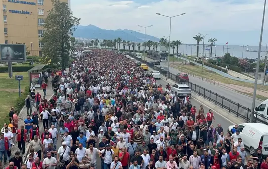 İzmir'de Grev Devam Ediyor