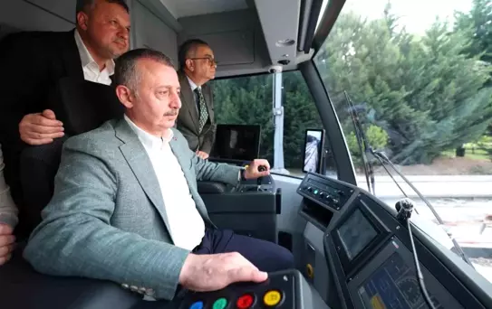 Alikahya Tramvay Hattı'nda ilk sürüş Başkan Büyükakın'dan