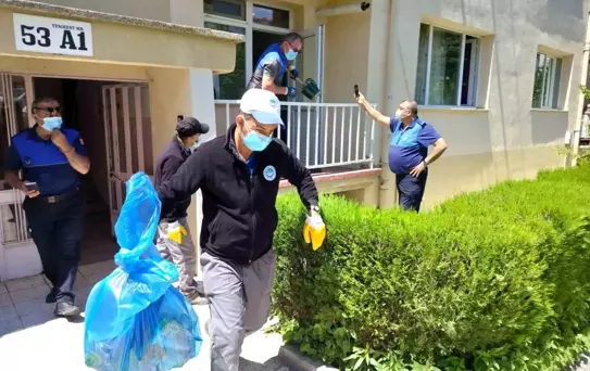 Eskişehir'de Çöp Ev Temizlendi: Emekli Doktorun Dairesi Hijyenik Hale Getirildi