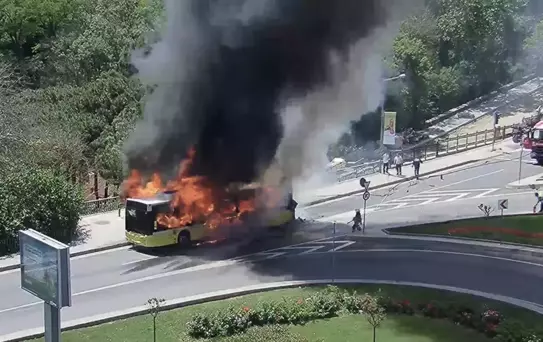 Sarıyer'de İETT otobüsünde yangın çıktı, 25 yolcu tahliye edildi