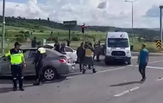 Başsavcıyı taşıyan ambulans kazaya karıştı: 1'i ağır, 8 yaralı