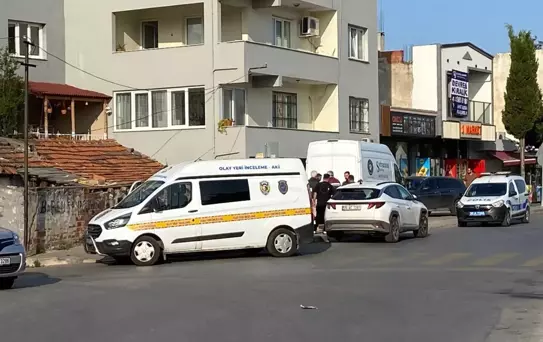 Komşuları karı-kocayı silahla vurdu, birinin durumu ağır