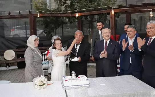 Huzurevinde tanışan çift evlendi