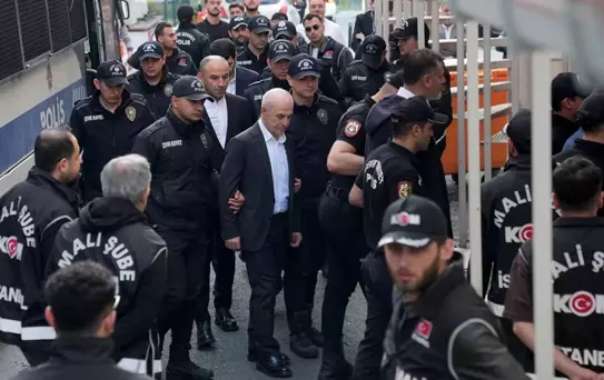 CHP'li belediyelere yolsuzluk soruşturması! 5'i belediye başkanı 22 kişi tutuklandı