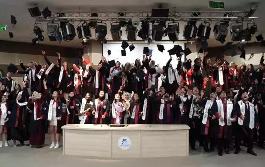Karabük Üniversitesinde mezuniyet coşkusu