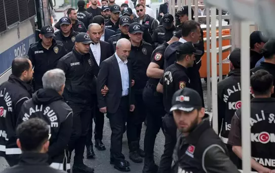 CHP'li 5 belediye başkanı görevden alındı