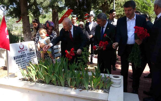 Kent protokolü şehitlik ziyaretinde bulundu