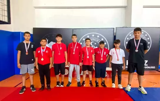 Manavgat Güreş Kulübü'nden 23 Madalya ile Büyük Başarı