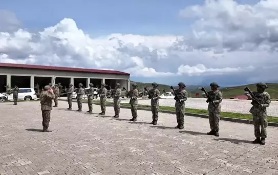 Bayraktaroğlu'ndan Iğdır'daki Mehmetçik'e Ziyaret