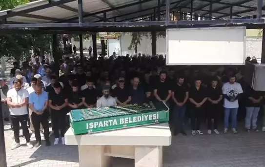 Antalya'da kaza sonucu hayatını kaybeden genç Isparta'da toprağa verildi
