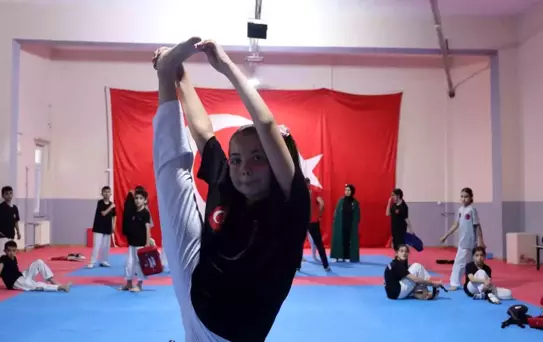 9 Yaşındaki Elif'ten Kayseri Şampiyonu