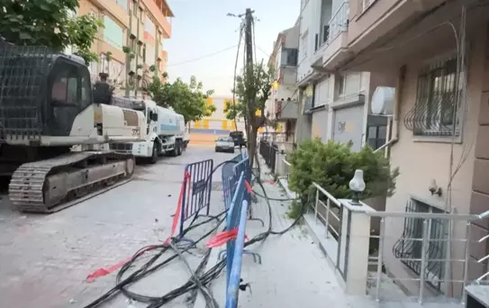 Avcılar'da yıkım sırasında elektrik hatları hasar gördü