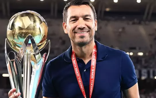 Giovanni van Bronckhorst, Premier Lig'in devine gidiyor! Ön anlaşma tamam