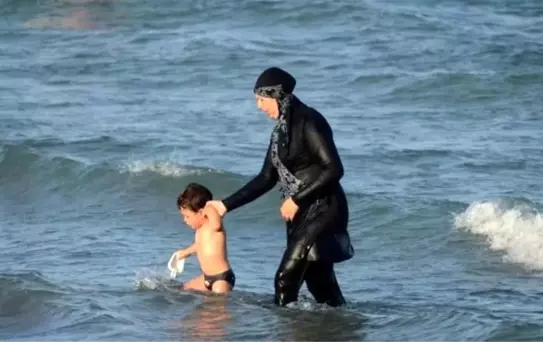 Suriye'de Kadınlar İçin Yeni Mayo Yönetmeliği