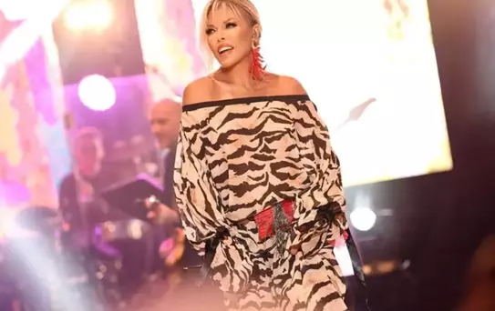 Ajda Pekkan 79 Yaşında sahneyi yıktı geçti! Tercih ettiği kostüm geceye damga vurdu