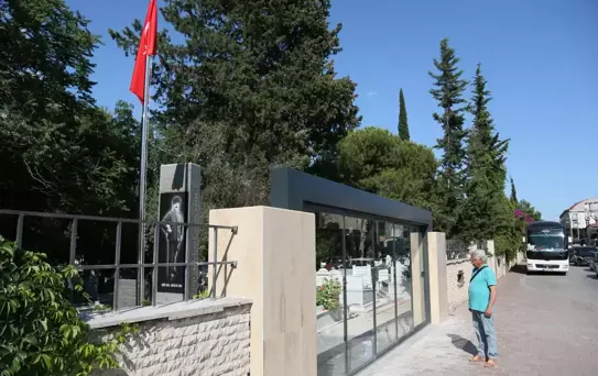 Uçak Gemisi Batıranın Anıt Mezarı