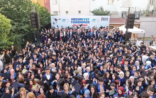 Sultangazi'de Mezuniyet Coşkusu