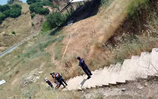 12 Yaşındaki Çocuk Elektrikli Bisikletle Dereye Uçtu