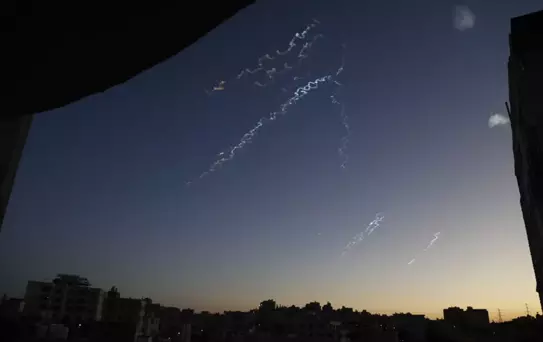 İran'dan İsrail'e yeni saldırı! Balistik füzeler ateşlendi, işte ilk bilanço