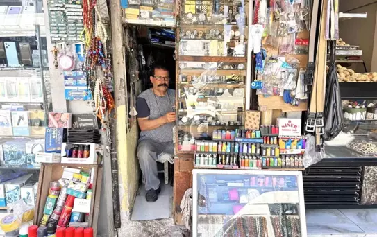 'Çakmak doktoru' baba, 2 metrekarelik dükkanda 3 evladını okutup meslek sahibi yaptı