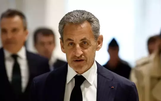 Sarkozy Onur Nişanını Kaybetti
