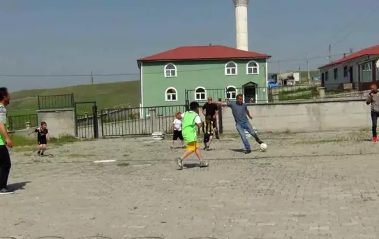 Kars'ta Babalar Günü Futbol Turnuvası