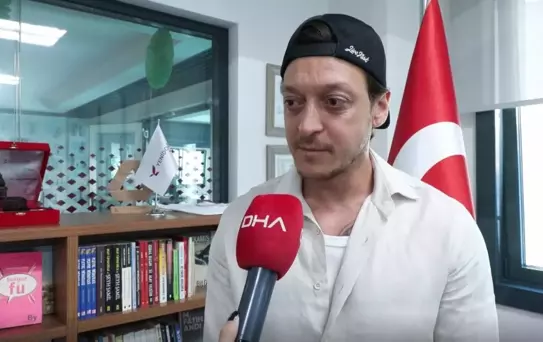 Mesut Özil Öğrencilerle Bir Araya Geldi