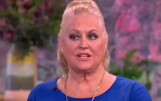 Ünlü sunucu Kim Woodburn 83 yaşında yaşamını yitirdi