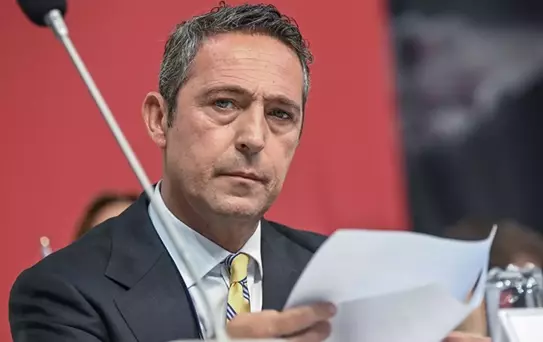 Ali Koç'un transfer teklifi yaptığı yıldız oyuncu futbolu bırakma kararı aldı