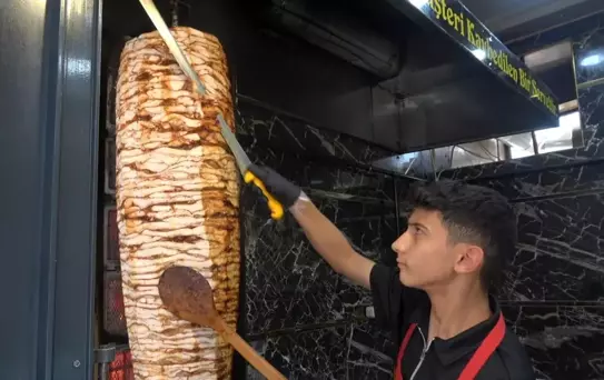 Kilis'te Döner Ustasının Zorlu Sıcaklığı