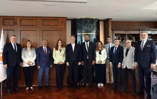 Satranç Federasyonu İZTO'yu Ziyaret Etti