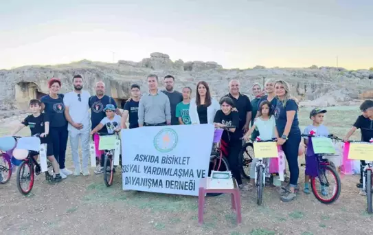Ergani'de Yetim ve Öksüz Çocuklara Bisiklet Hediye Edildi