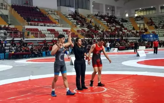 Elazığlı Minik Güreşçiler Başarı Elde Etti