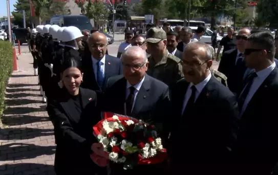 Bakan Güler Malatya'da Ziyaretlerde Bulundu