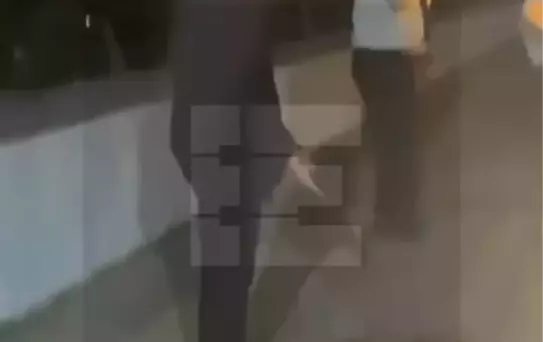 Yolcu otobüsünde skandal olay! Genç kadını otobanda indirip darbettiler